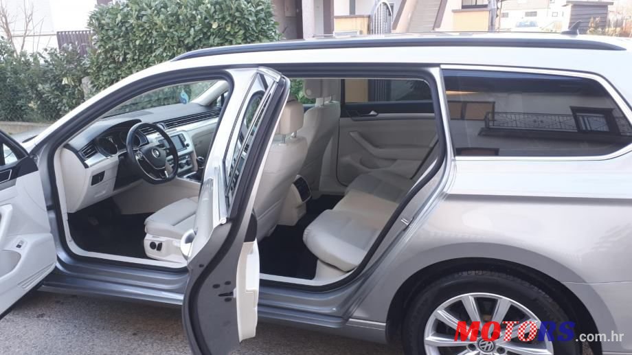 2017' Volkswagen Passat Variant photo #5