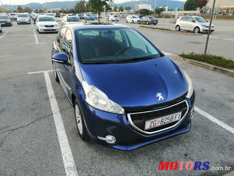 2012' Peugeot 208 1,2 Vti photo #2