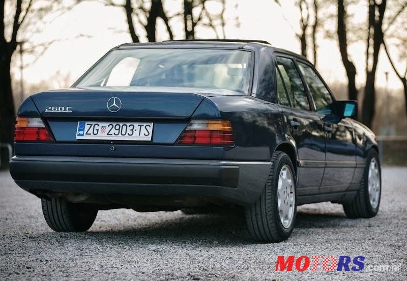 1987' Mercedes-Benz 124 260 photo #4