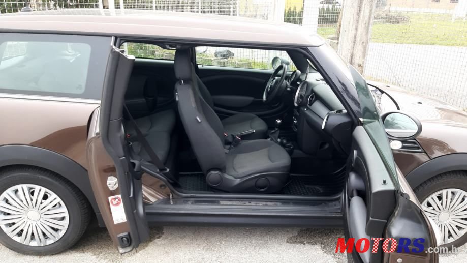 2011' MINI Clubman 16 Tdi photo #3