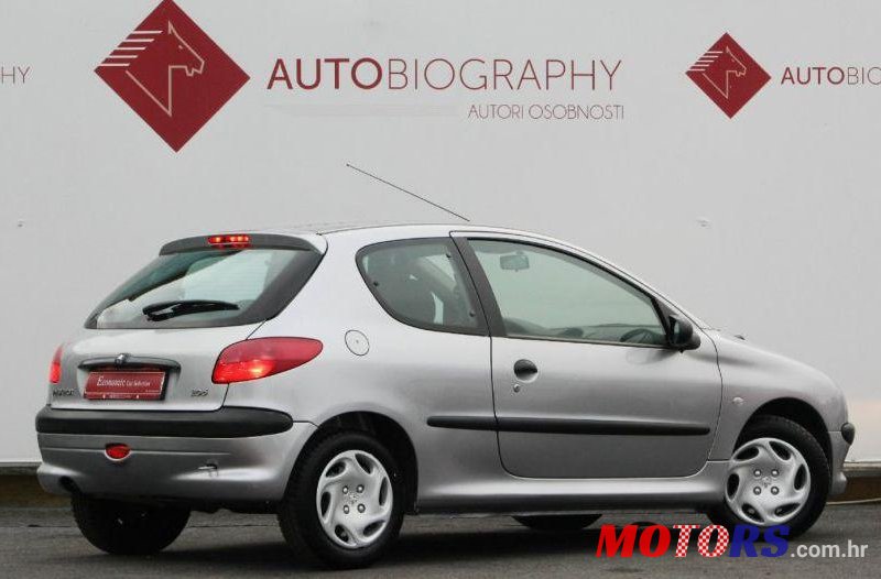 2001' Peugeot 206 206 1,4 photo #1