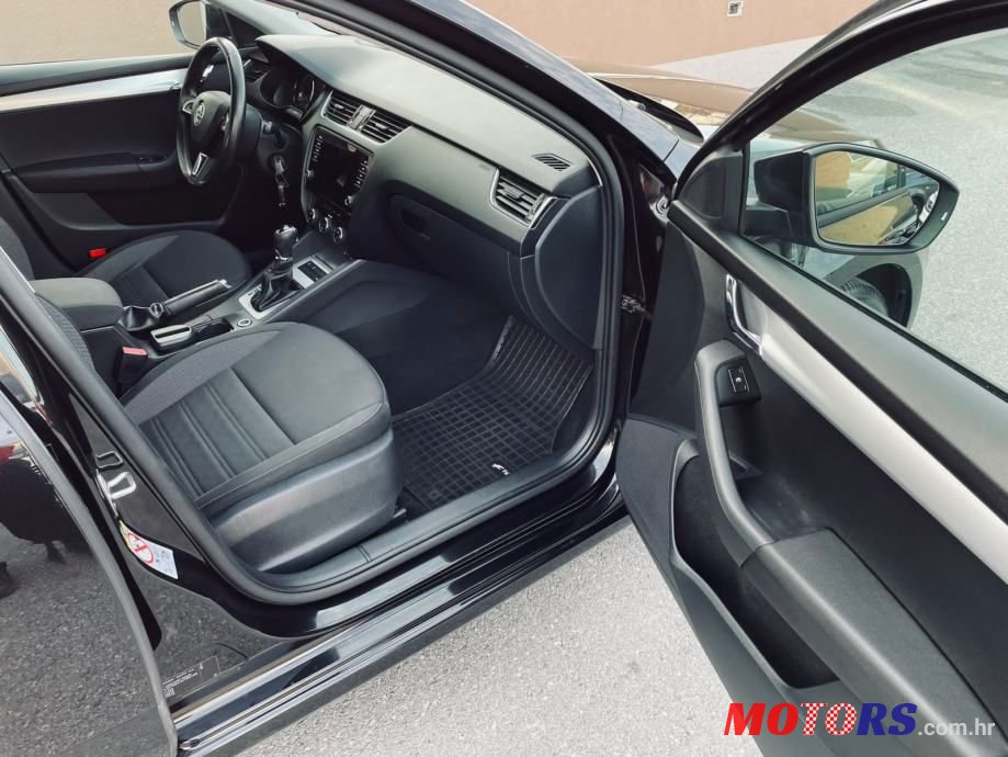 2017' Skoda Octavia Combi photo #2