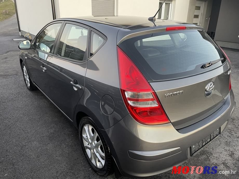 2010' Hyundai i30 1,6 Crdi photo #3