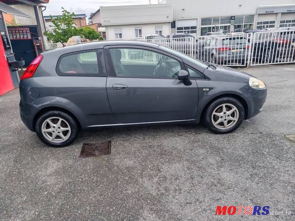 2009' Fiat Grande Punto photo #6