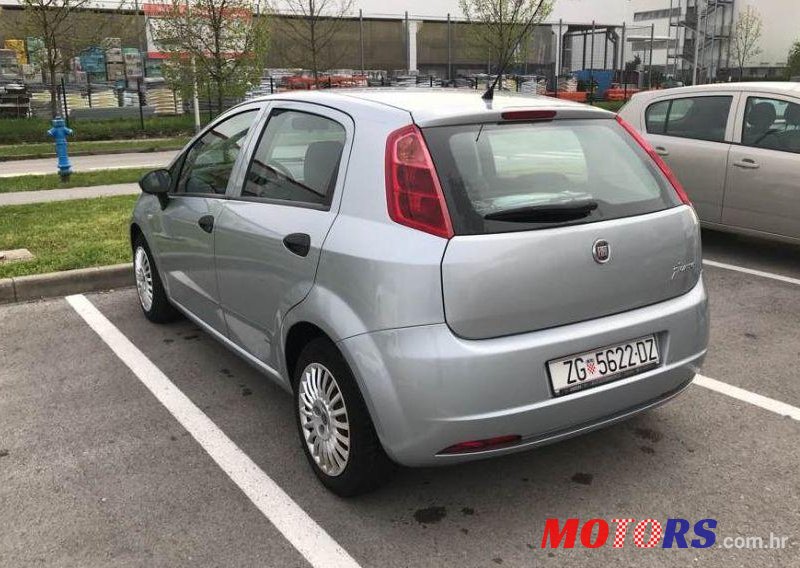 2009' Fiat Grande Punto photo #2