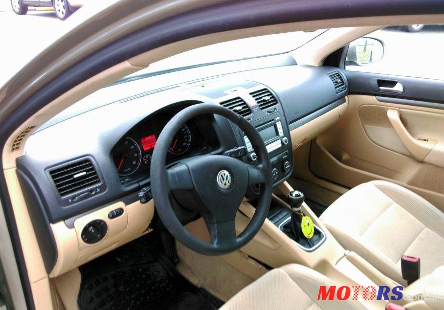 2008' Volkswagen Golf V 1,6 photo #2