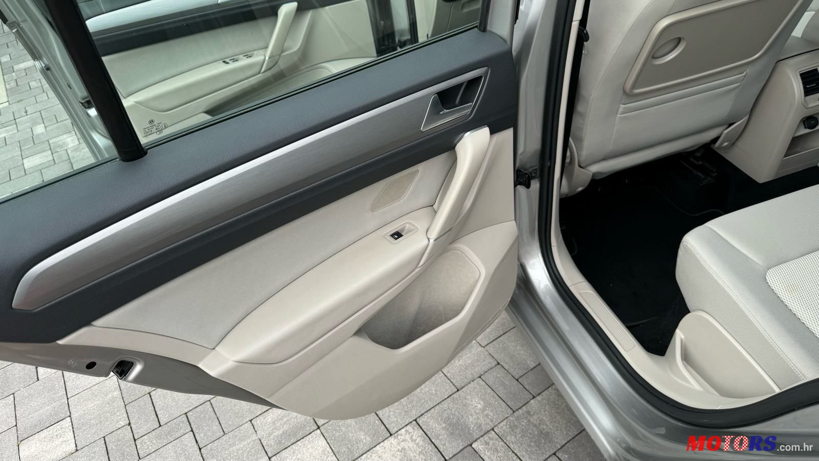 2014' Volkswagen Golf Sportsvan photo #6