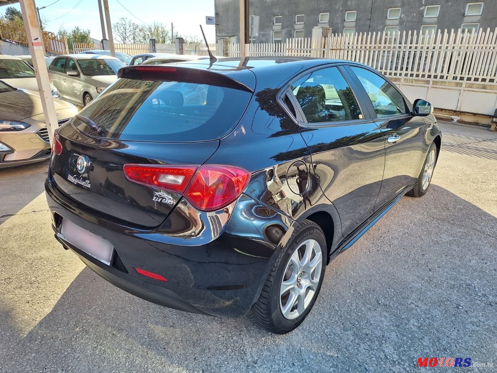 2011' Alfa Romeo Giulietta 1,6 photo #5