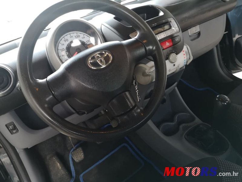 2009' Toyota Aygo 1,0 Vvt-I photo #2