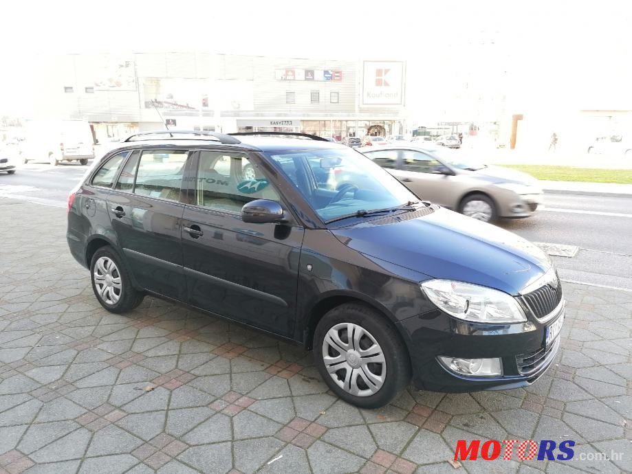2011' Skoda Fabia Combi photo #3