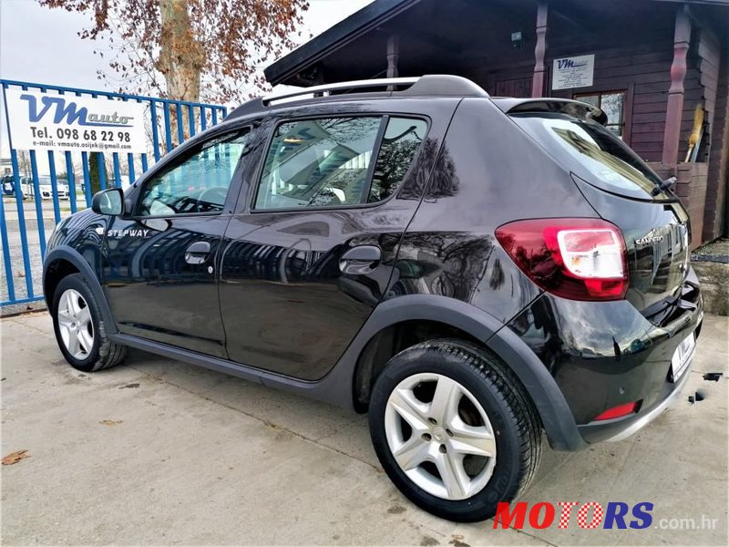 2014' Dacia Sandero photo #5