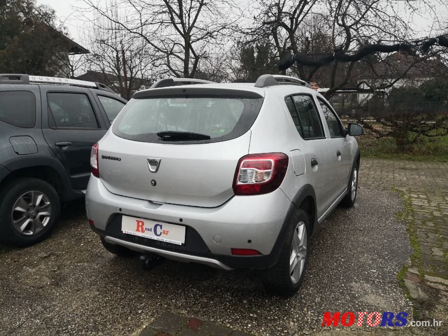 2013' Dacia Sandero Stepway photo #3