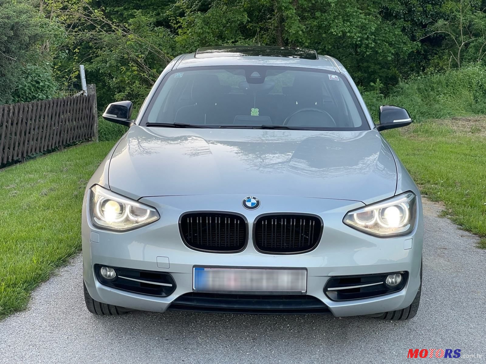 2011' BMW Serija 1 118I Sport photo #1