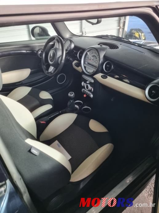 2010' MINI Cooper D photo #1