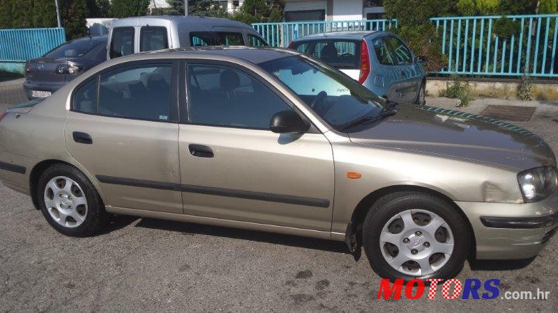 2002' Hyundai Elantra photo #2