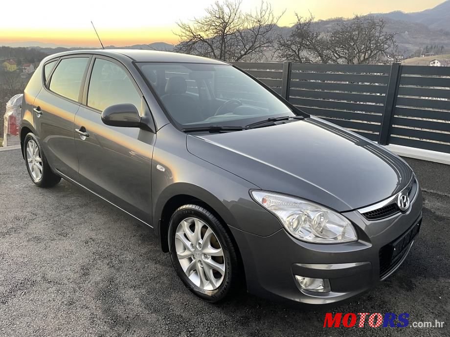 2010' Hyundai i30 1,6 Crdi photo #1