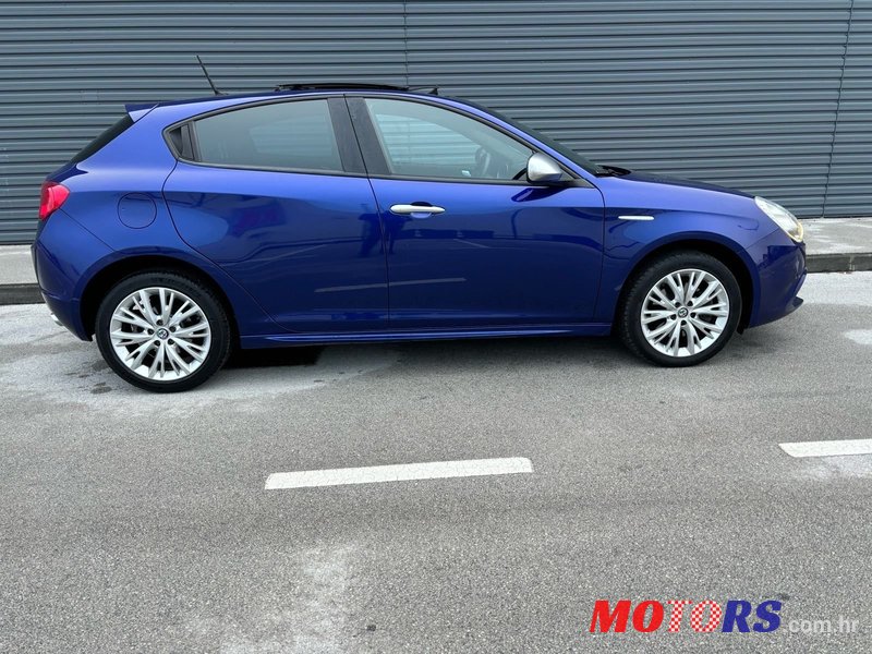 2017' Alfa Romeo Giulietta photo #3