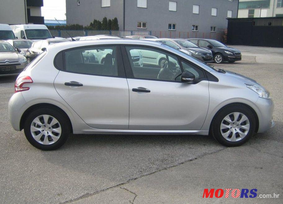 2013' Peugeot 208 1,4 Hdi photo #2