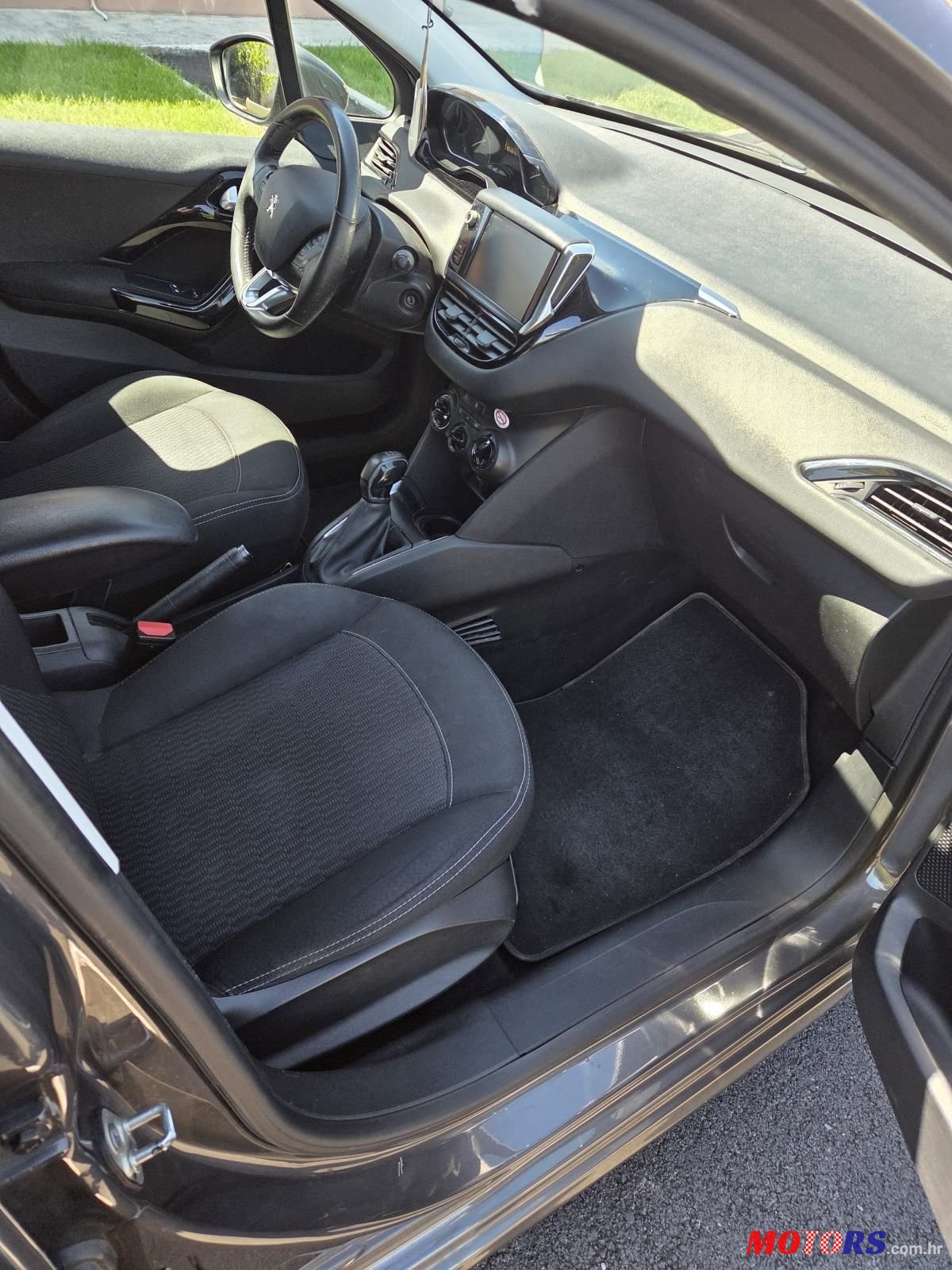 2018' Peugeot 208 1,6 Bluehdi photo #1