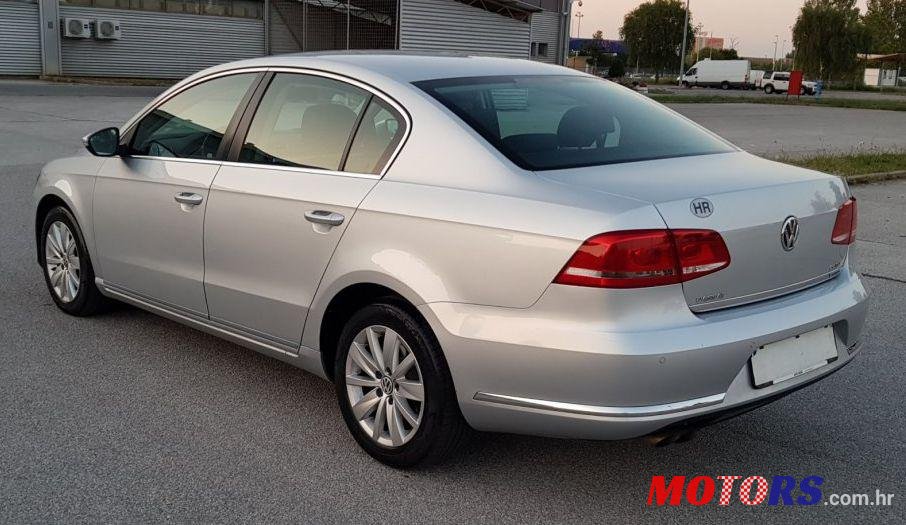 2011' Volkswagen Passat photo #1