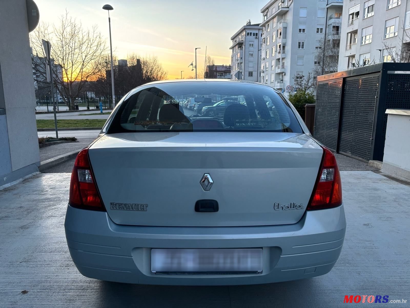 2002' Renault Thalia 1,4 photo #3