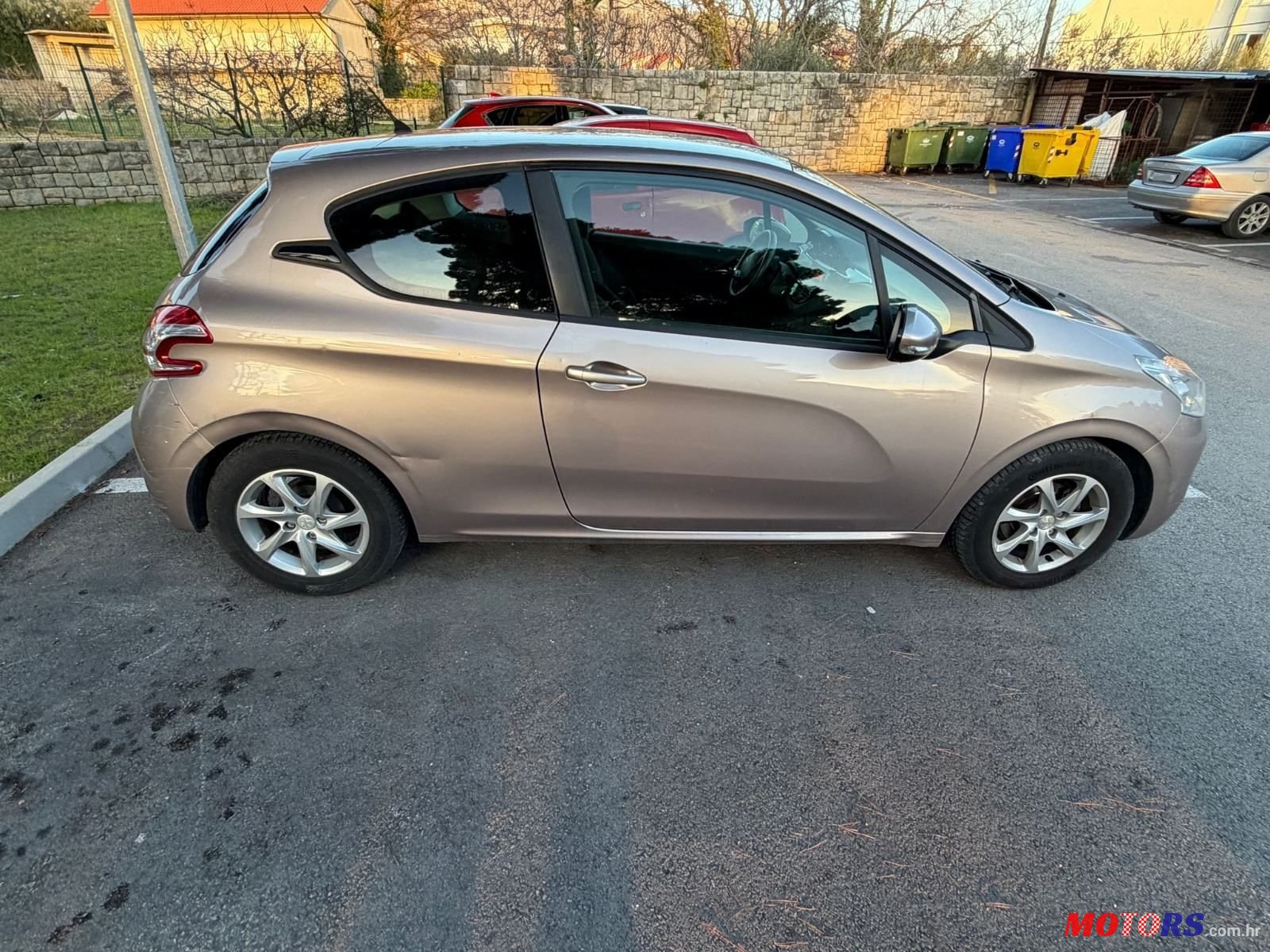 2014' Peugeot 208 1,2 Vti photo #5