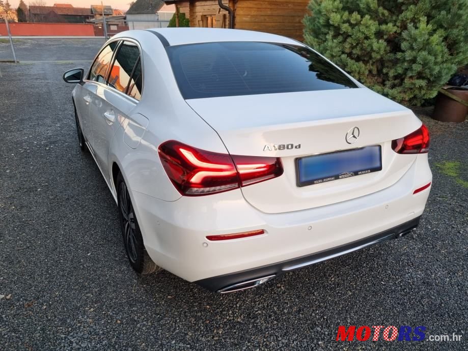2020' Mercedes-Benz A-Klasa 180 D photo #6