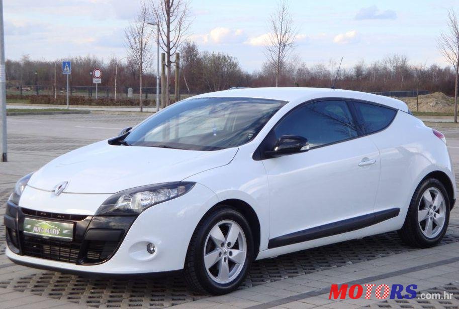 2011' Renault Megane Coupe photo #1