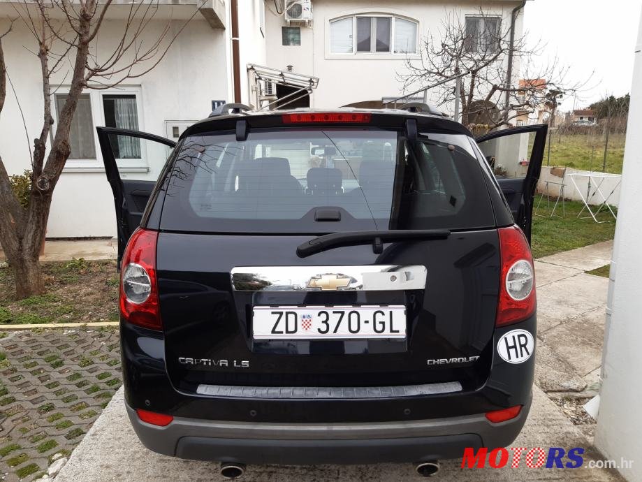 2011' Chevrolet Captiva photo #3