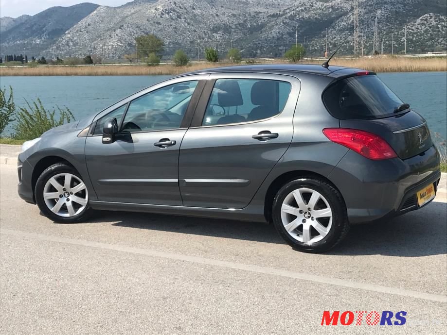 2012' Peugeot 308 photo #4