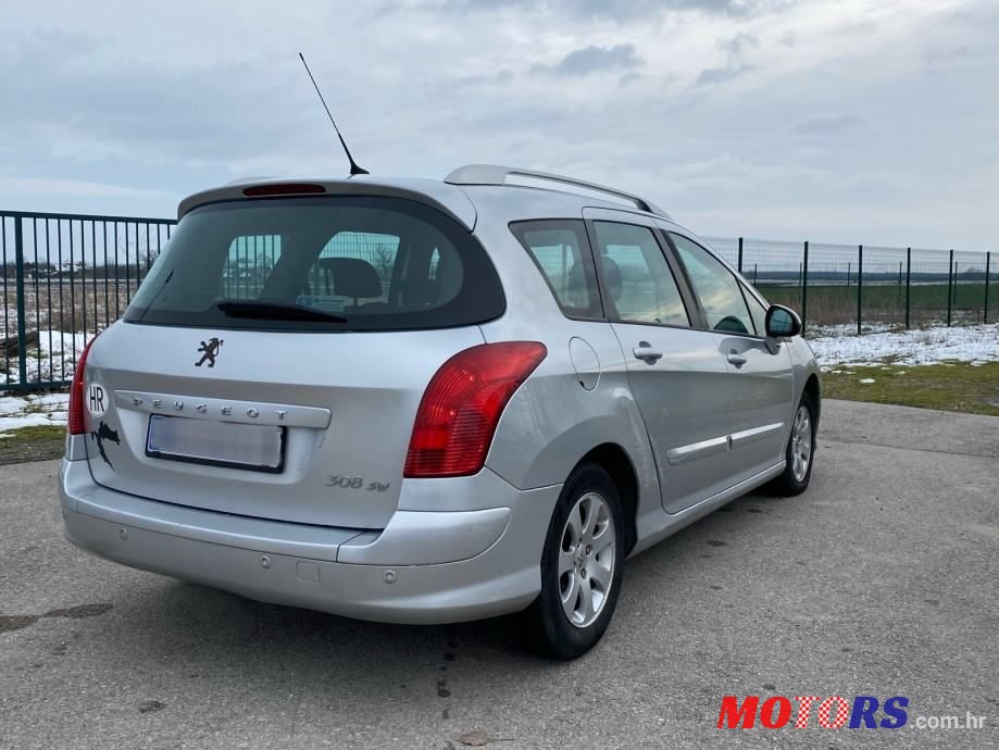 2011' Peugeot 308 Sw photo #2