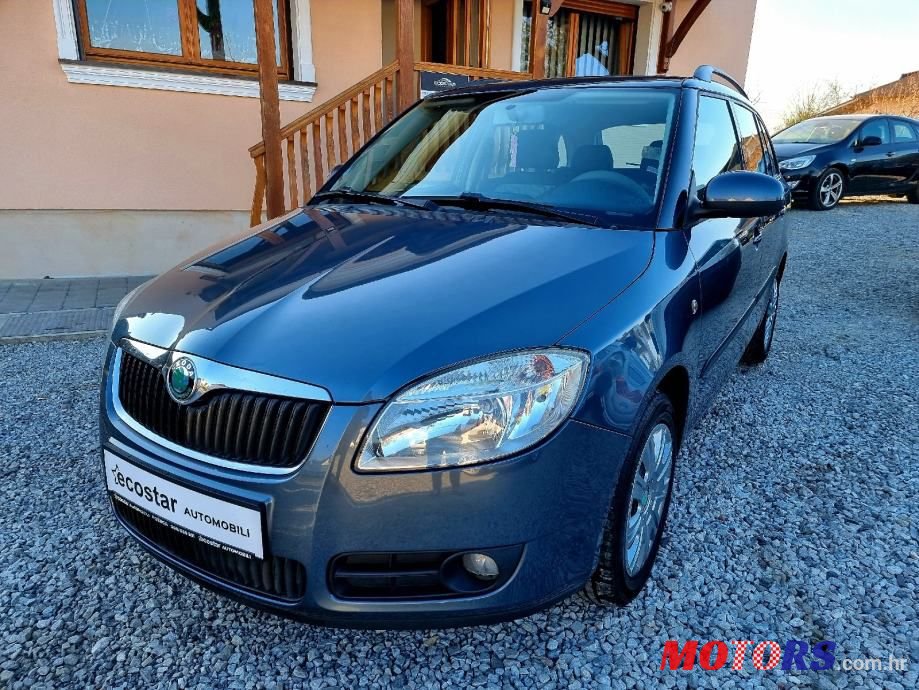 2009' Skoda Fabia Combi photo #1