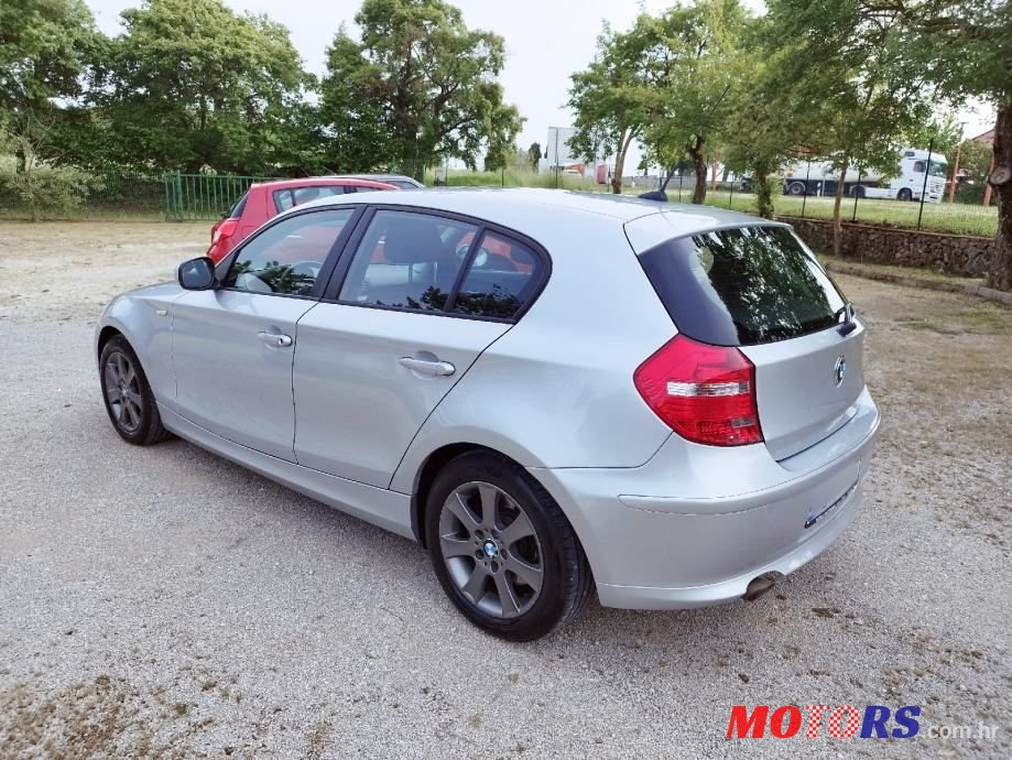 2011' BMW Serija 2 118 D photo #3