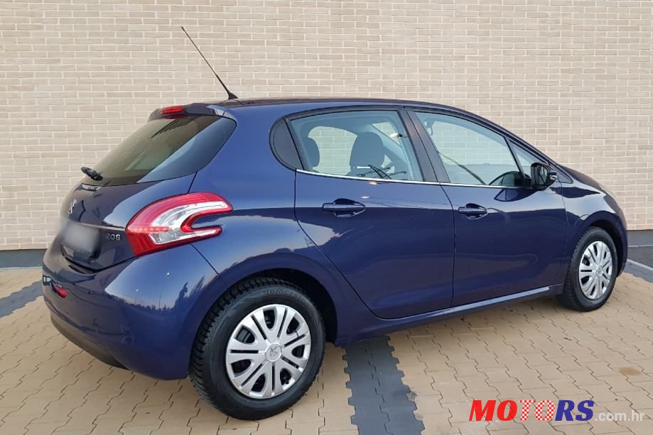 2012' Peugeot 208 1,2 Vti photo #3