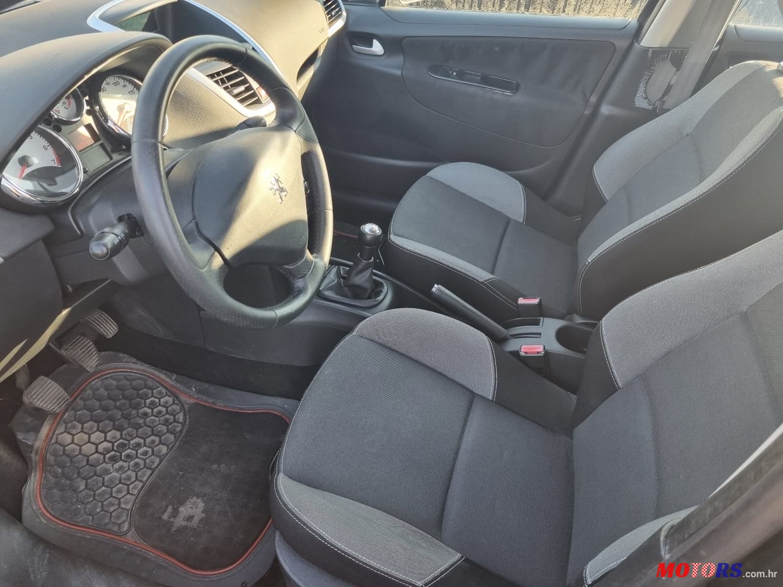 2011' Peugeot 207 1,4 Vti photo #3