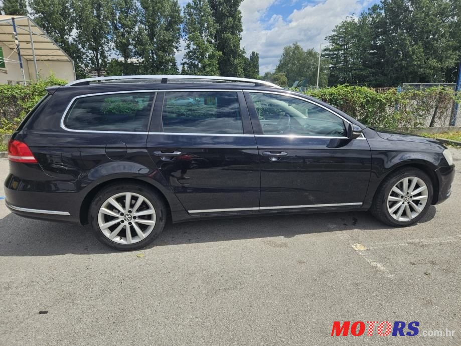 2011' Volkswagen Passat Variant photo #6