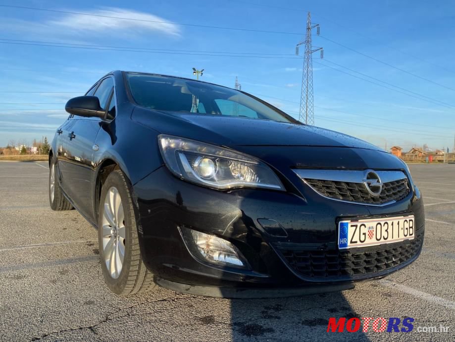 2012' Opel Astra Sport photo #1