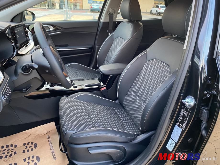 2023' Kia XCeed photo #4