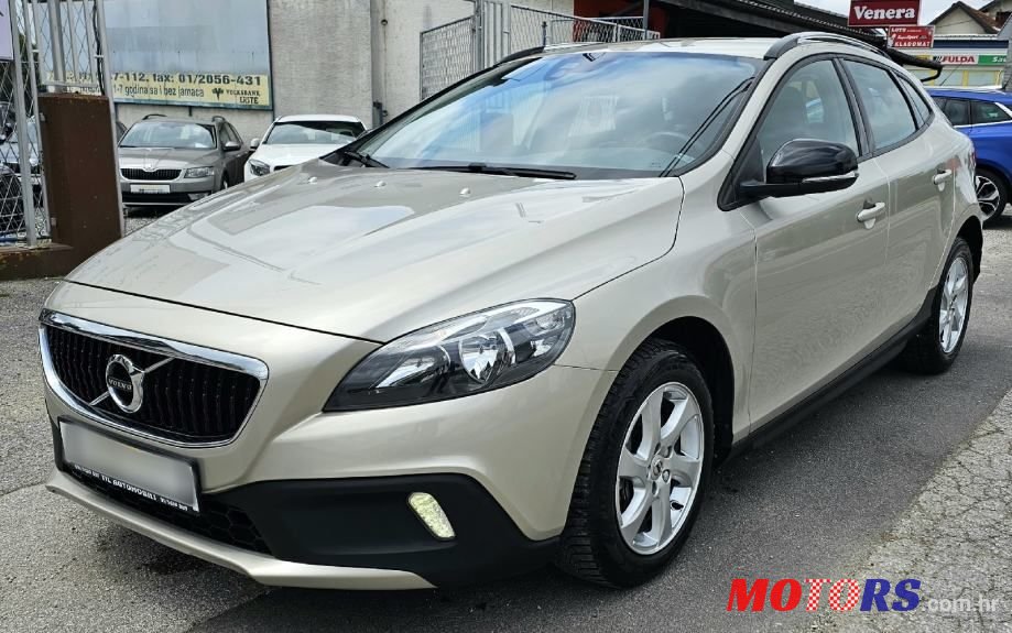 2017' Volvo V40 Cross Country D2 photo #2