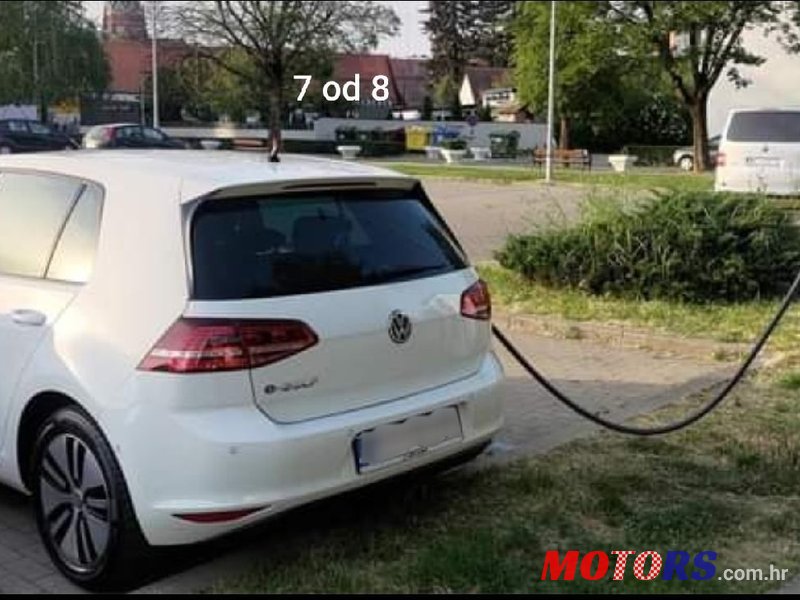 2015' Volkswagen Golf VII E-Golf photo #1