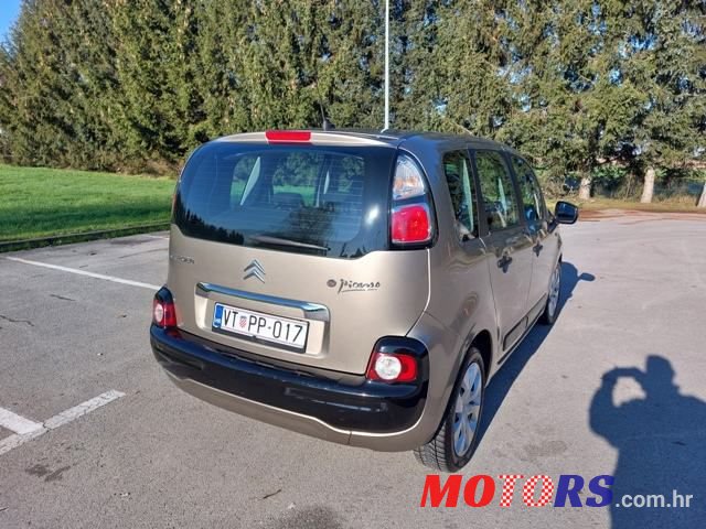 2010' Citroen C3 Picasso photo #5