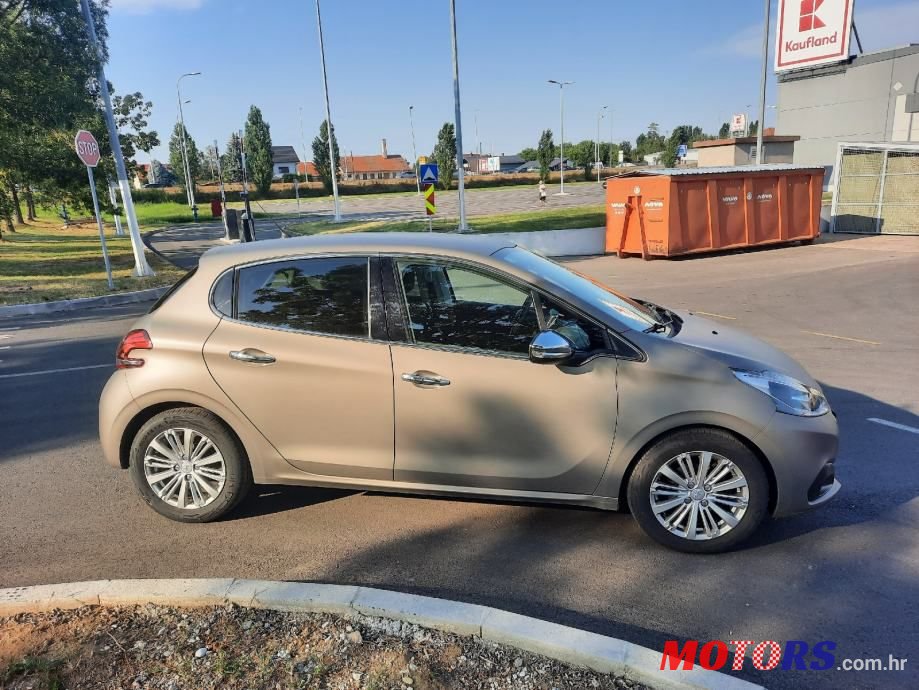 2016' Peugeot 208 photo #5