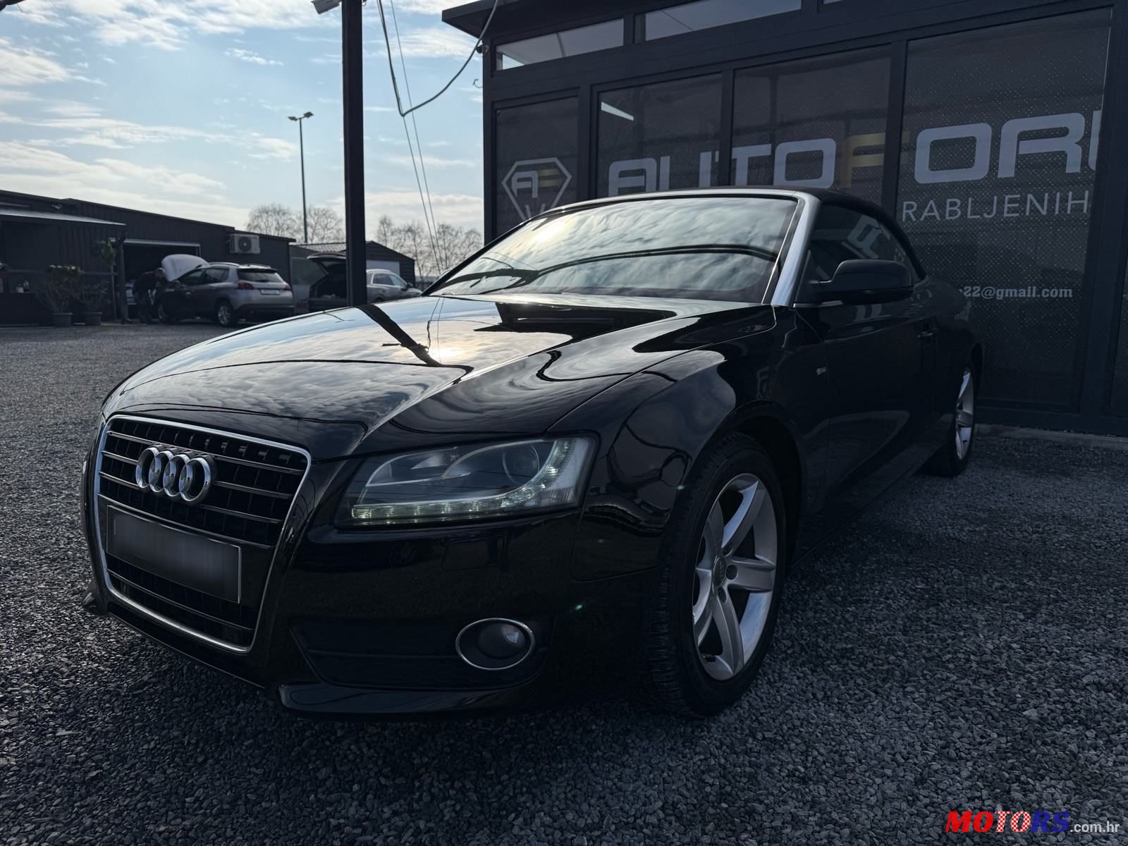 2011' Audi A5 Cabrio photo #3