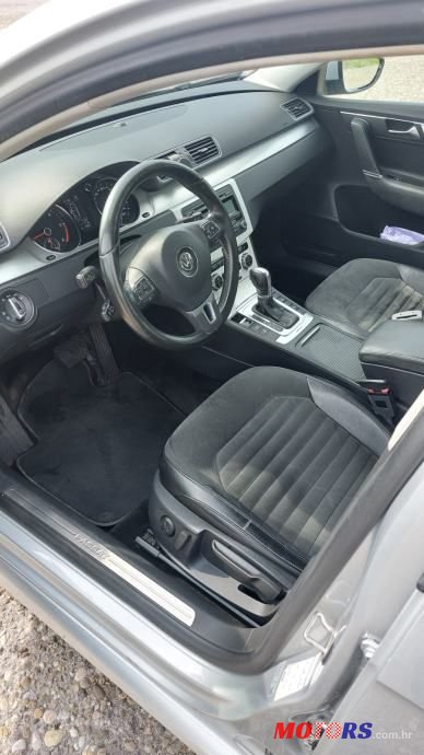 2013' Volkswagen Passat photo #5