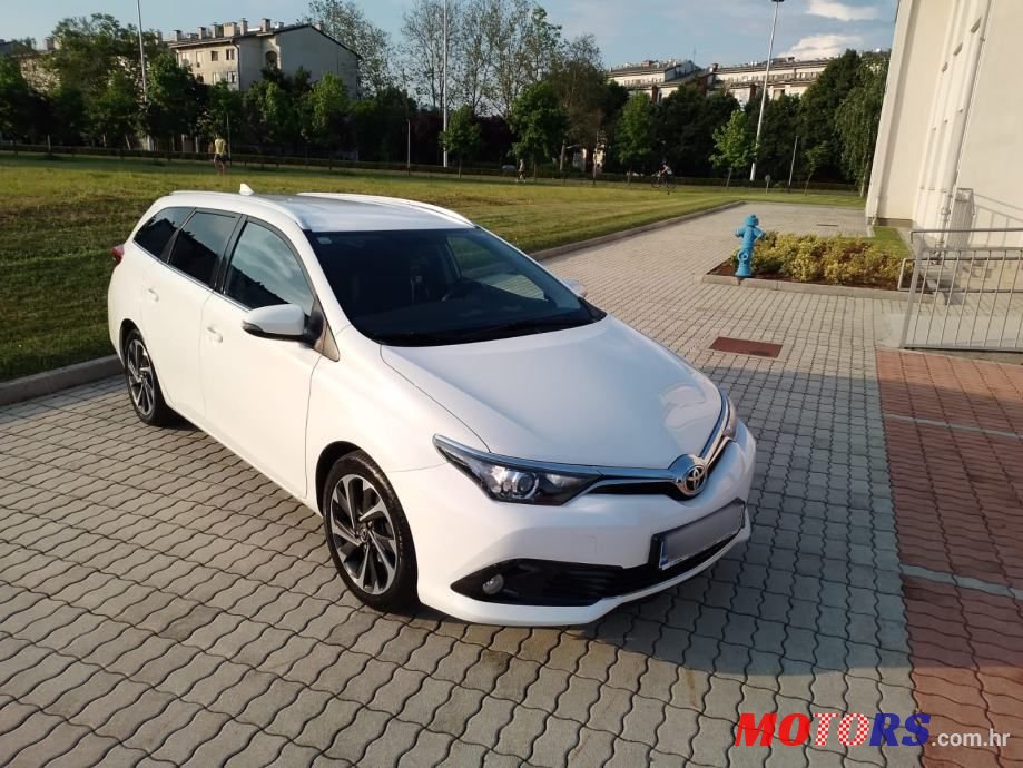 2016' Toyota Auris Karavan photo #5