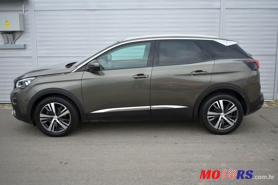 2020' Peugeot 3008 photo #3