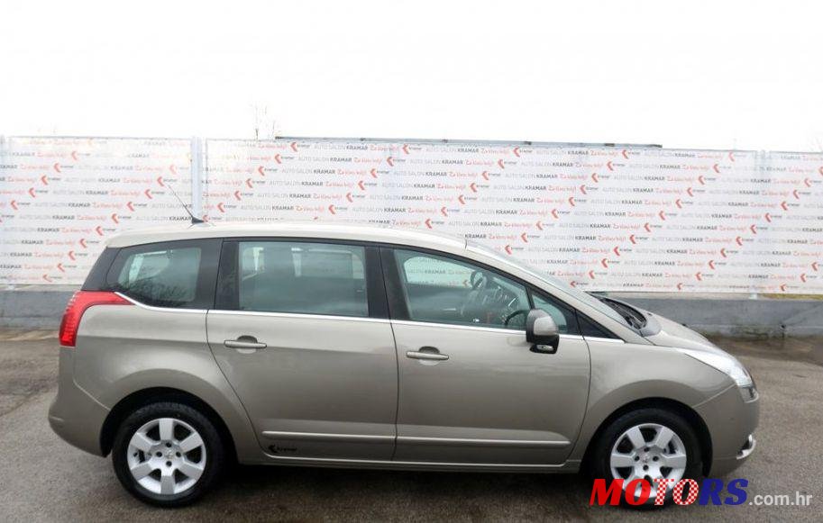 2013' Peugeot 5008 1,6 E-Hdi photo #2