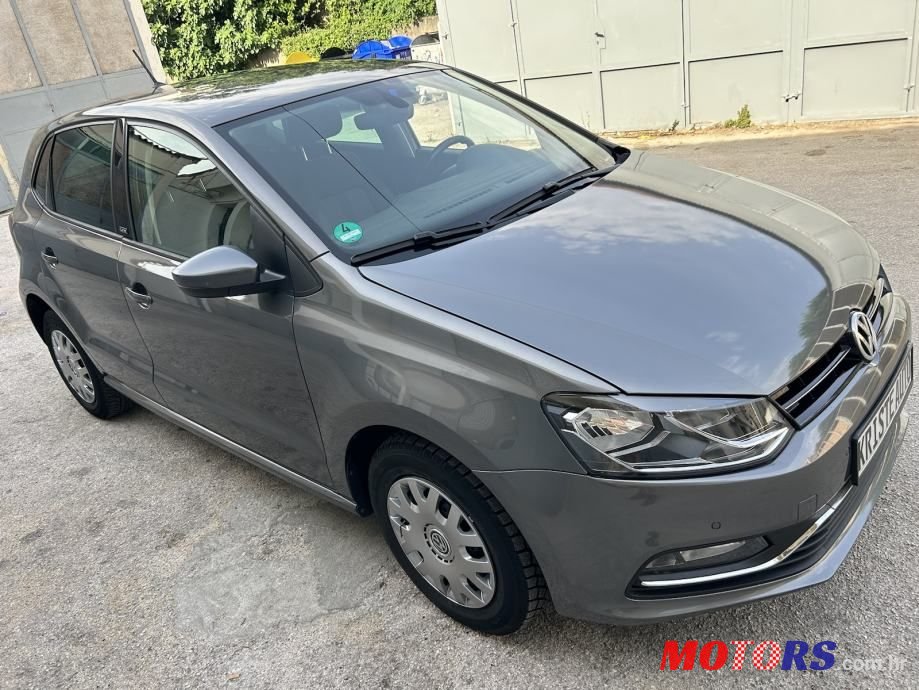 2016' Volkswagen Polo photo #2