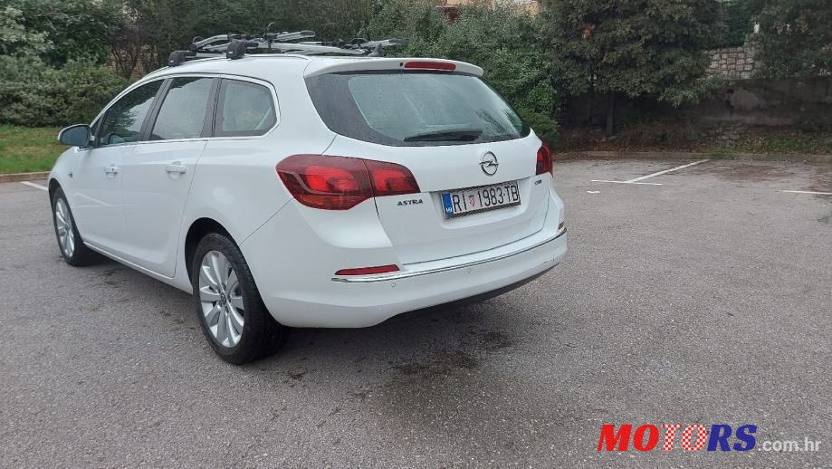 2015' Opel Astra Karavan photo #5