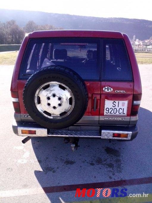 1992' Opel Monterey Isuzu Trooper 2.3 Td photo #2